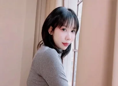 Cô gái trẻ xinh đẹp đi thuê nhà địt nhau luôn với chủ